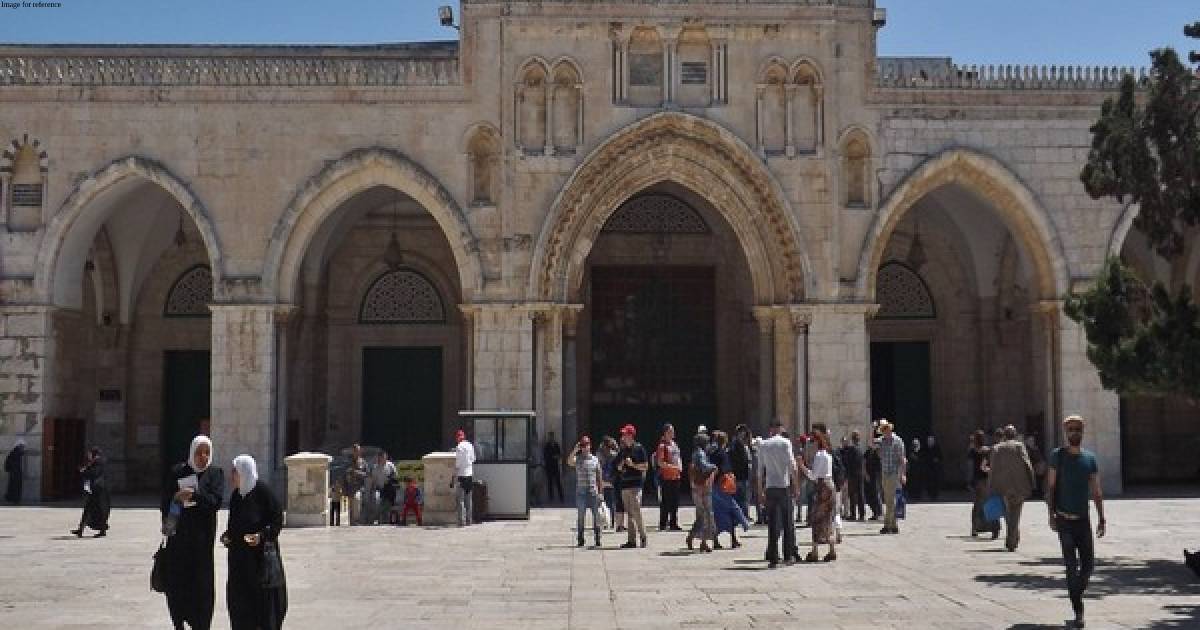 Israeli forces break up worshippers near Al-Aqsa Mosque: Report